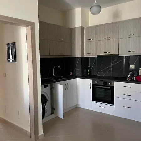 Center & 2 Bed *