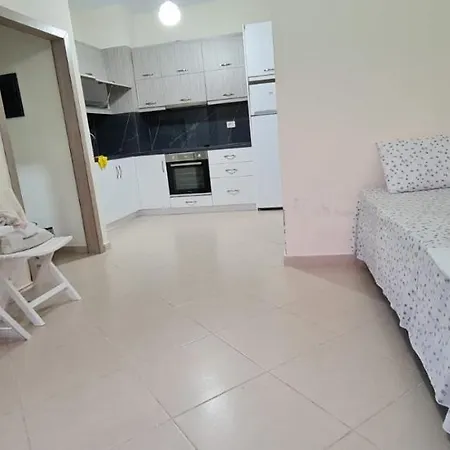 Center & 2 Bed *